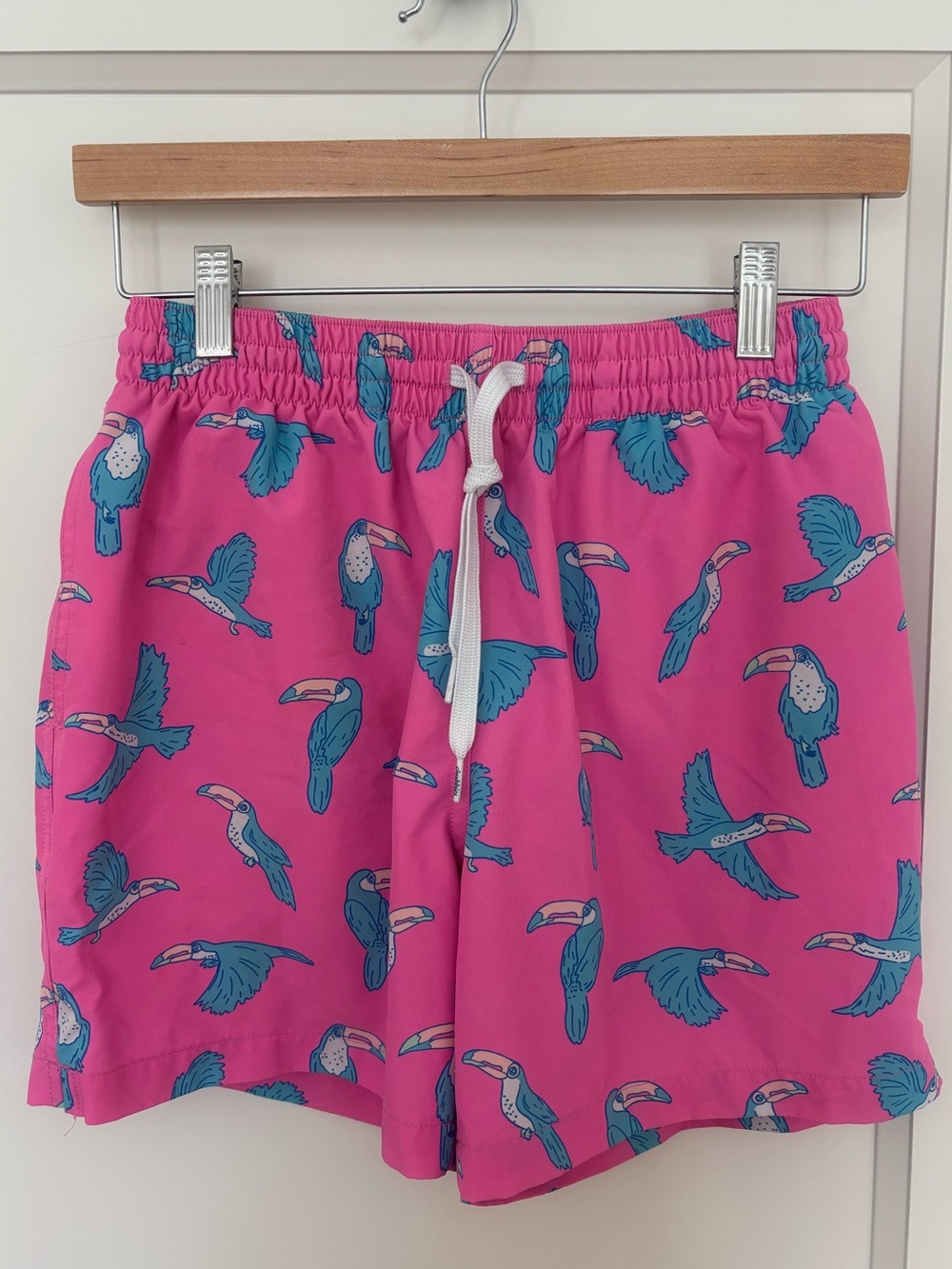 Men’s Chubbies Pink Toucan Drawstring Swim Shorts - Size Small